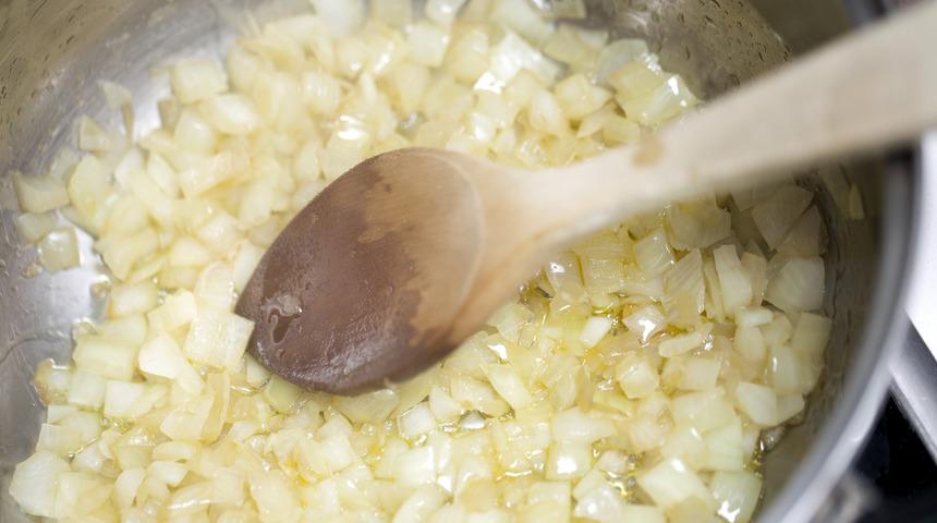 Midenin en büyük düşmanı! Soğanı sakın bu şekilde yemeyin