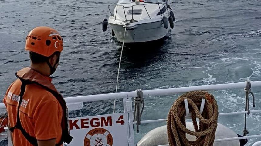 Pendik açıklarında sürüklenen tekne kurtarıldı