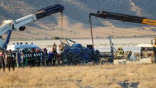 GÜNCELLEME 2 - Denizli'de düşen yangın söndürme helikopterindeki 2 kişi öldü, 5 kişi yaralandı