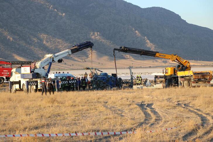 GÜNCELLEME 2 - Denizli'de düşen yangın söndürme helikopterindeki 2 kişi öldü, 5 kişi yaralandı G2