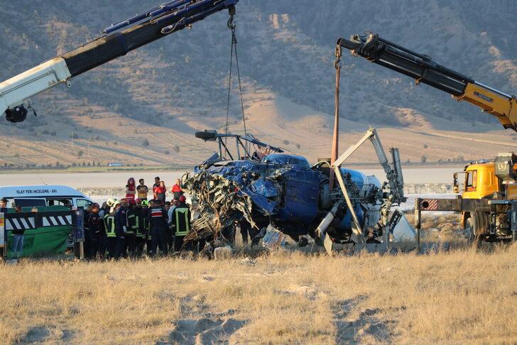 GÜNCELLEME 2 - Denizli'de düşen yangın söndürme helikopterindeki 2 kişi öldü, 5 kişi yaralandı G4