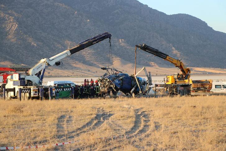 GÜNCELLEME 2 - Denizli'de düşen yangın söndürme helikopterindeki 2 kişi öldü, 5 kişi yaralandı G5