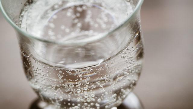 Her evde var: Zararları dudak uçuklattı! Hemen tuvalete dökün! İçtikçe hasta ediyor