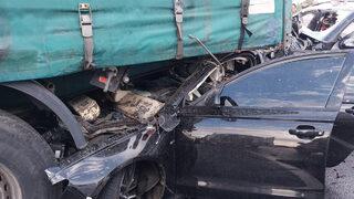 Feci kaza: Yabancı plakalı araçlar TIR'a çarptı! 2 ölü, 8 yaralı