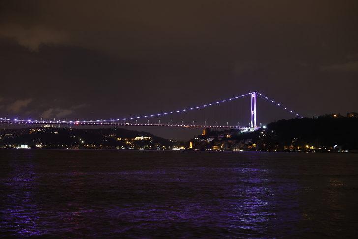 Fatih Sultan Mehmet Köprüsü Dünya Alzaymır Günü için mor renge büründü G2