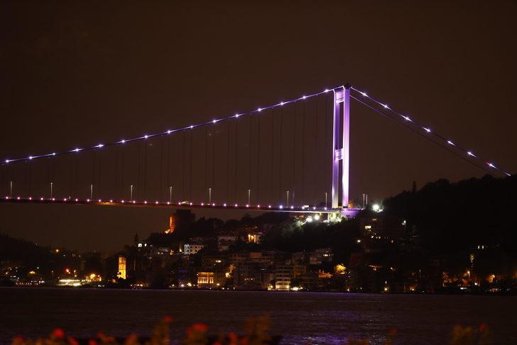 Fatih Sultan Mehmet Köprüsü Dünya Alzaymır Günü için mor renge büründü G3