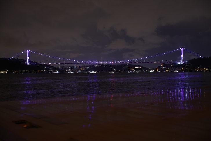 Fatih Sultan Mehmet Köprüsü Dünya Alzaymır Günü için mor renge büründü G4