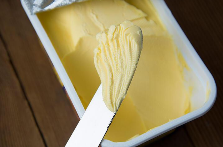 Çayı bu şekilde içmeye devam ediyorsanız büyük risk altındasınız! Kalp krizinden korunmak için bir kaşık tereyağ eklemek yeterli  G1