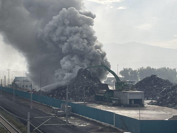 Osmaniye'de geri dönüşüm tesisinde çıkan yangına müdahale ediliyor G3