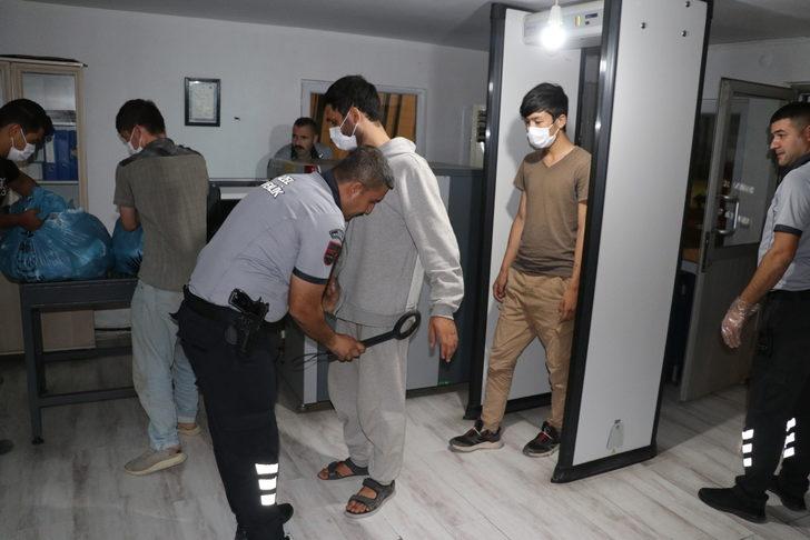 Iğdır'dan 483 Afgan düzensiz göçmen ülkelerine gönderildi G3