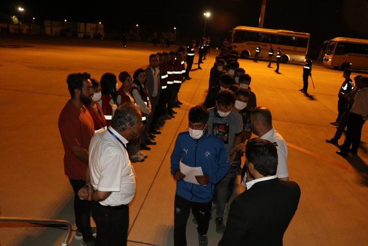 Iğdır'dan 483 Afgan düzensiz göçmen ülkelerine gönderildi G5