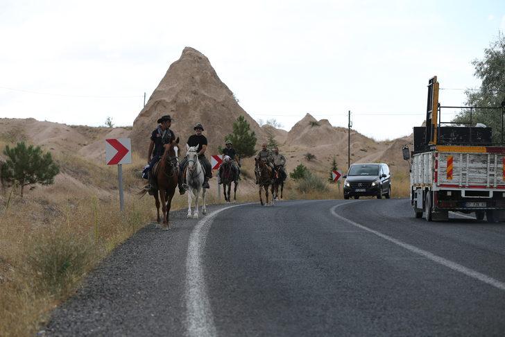 Ürgüplü Gazi Bekir Çavuş'un kabir toprağı at sırtında 6 günde memleketine getirildi G1