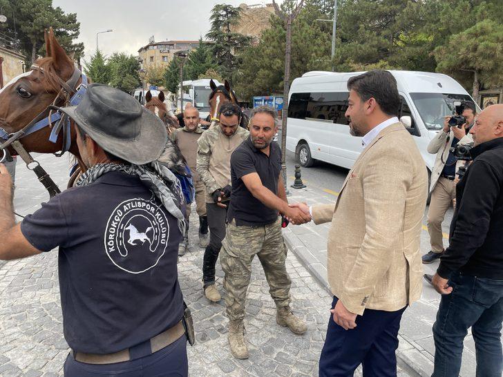 Ürgüplü Gazi Bekir Çavuş'un kabir toprağı at sırtında 6 günde memleketine getirildi G4