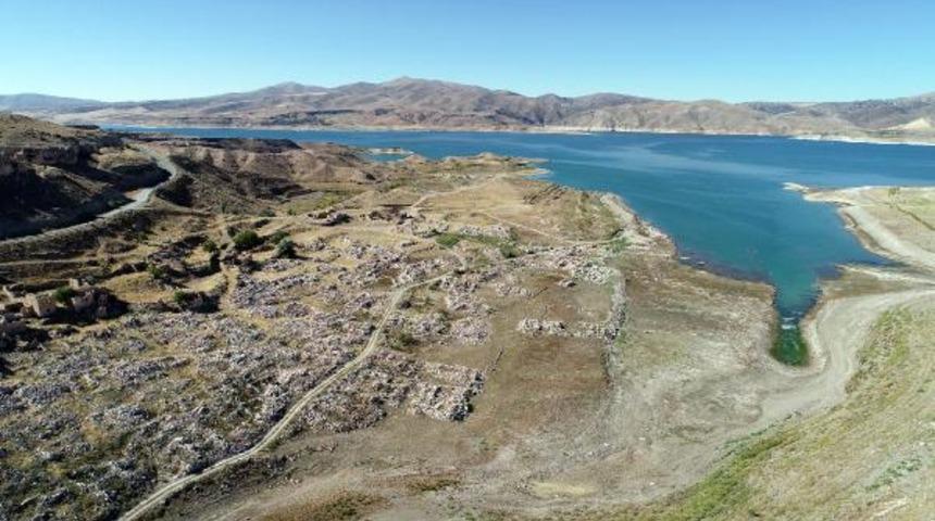 Şaşkına çeviren görüntü! Baraj suları çekilince ortaya çıktı