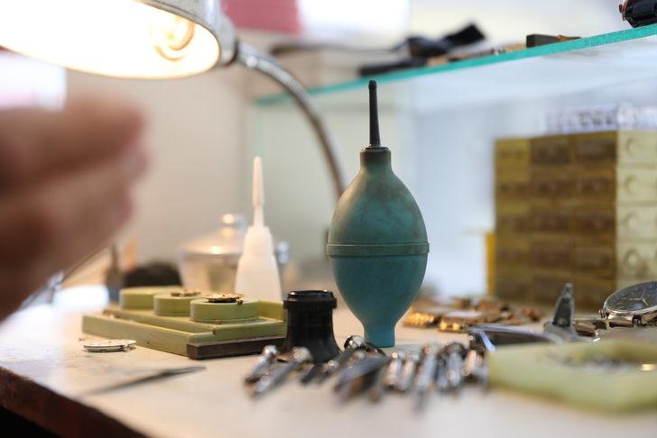 Ziya usta yarım asırdır saatlere ayar veriyor G2