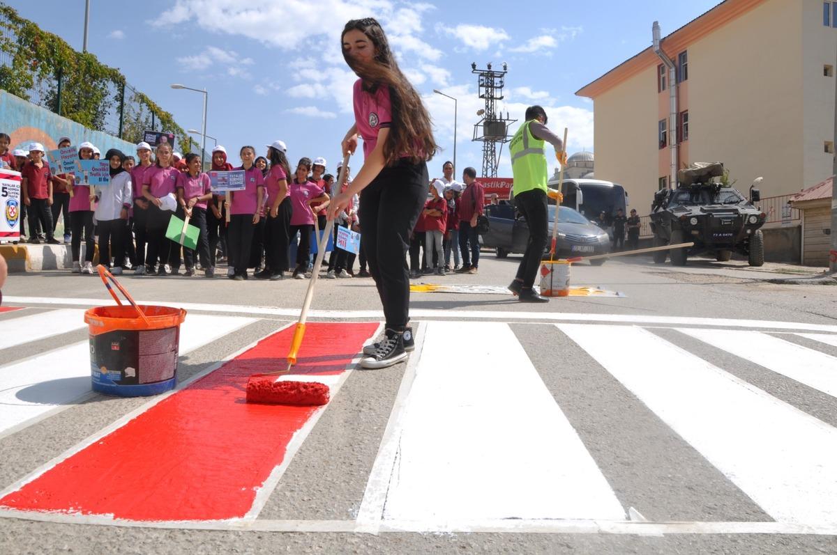 Şırnak'ta "trafikte yayalar kırmızı &ccedil;izgimizdir" etkinliği yapıldı