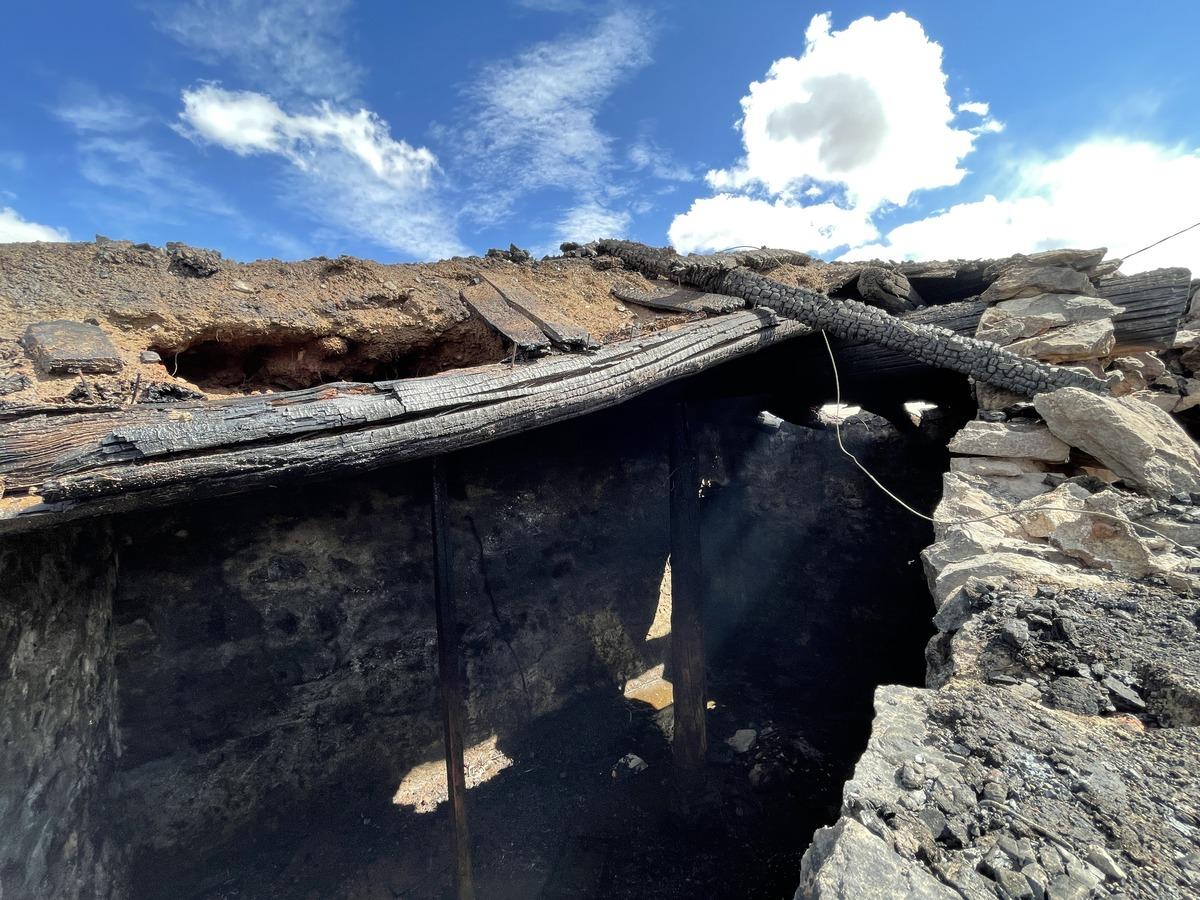 Erzurum'da bir ev ile ahır yandı