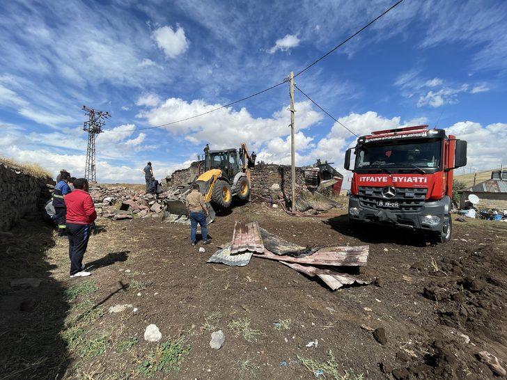 Erzurum'da bir ev ile ahır yandı G5