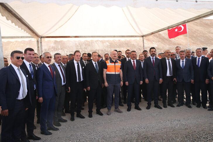Ulaştırma ve Altyapı Bakanı Karaismailoğlu Siirt-Pervari Yolu Temel Atma Töreni'nde konuştu: G3