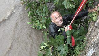 Yüreklerin ağza geldiği anlar! Su aniden yükseldi, derede mahsur kaldı: Ne bileyim nasıl oldu ya