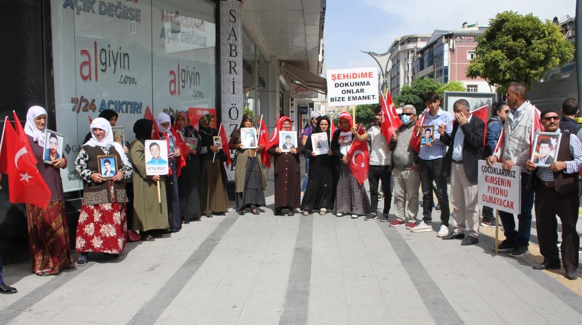Van'da HDP İl Başkanlığı &ouml;n&uuml;nde eylem yapan ailelerin sayısı 34'e y&uuml;kseldi