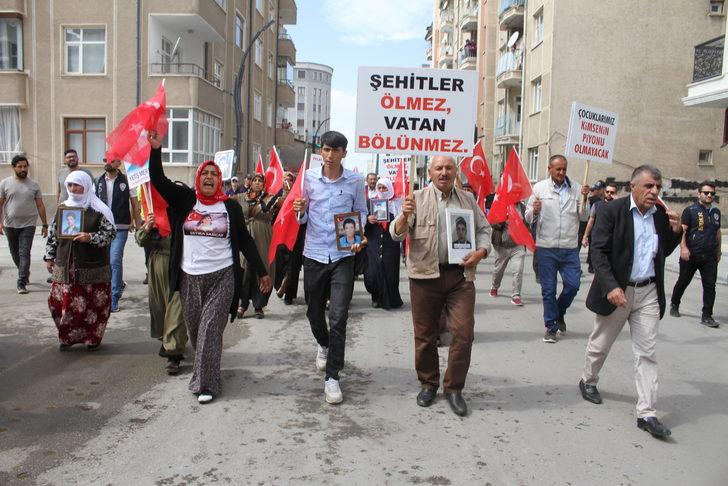 Van'da HDP İl Başkanlığı önünde eylem yapan ailelerin sayısı 34'e yükseldi G2