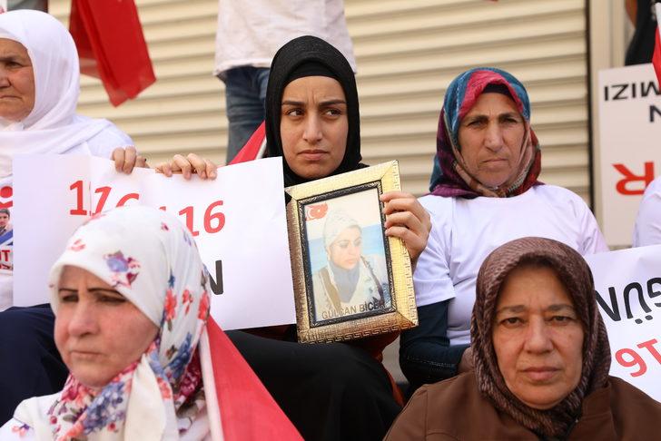 Evladını terörün pençesinden kurtarmak isteyen 5 aile daha oturma eylemine katıldı G3