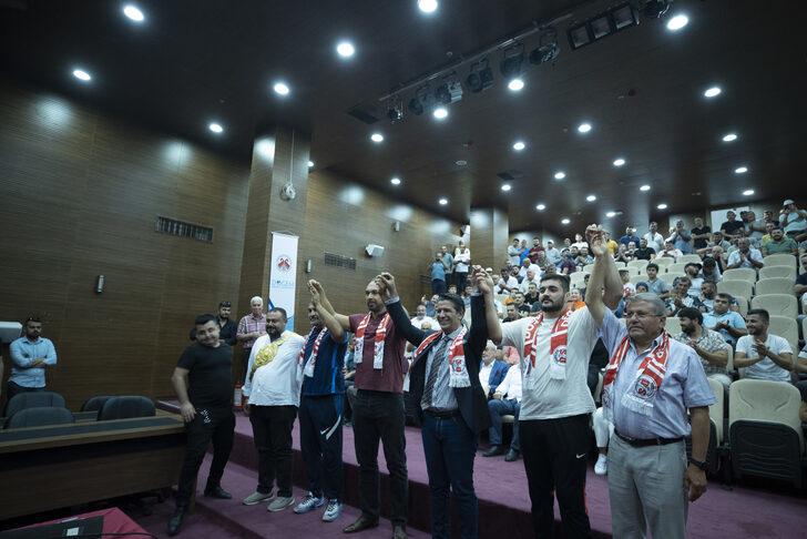 Başpehlivan Ali Gürbüz, Kırkgöz Döşemealtı Belediyesi Gençlik ve Spor'la sözleşme imzaladı G5