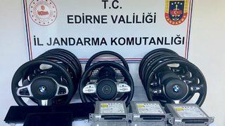 Edirne'de yurda kaçak sokulmak istenen 11 lüks araç direksiyonu ve otomobil parçaları ele geçirildi