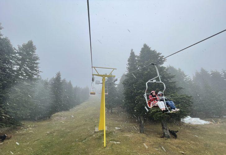 Uludağ'da mevsimin ilk kar yağışı etkili oluyor G1