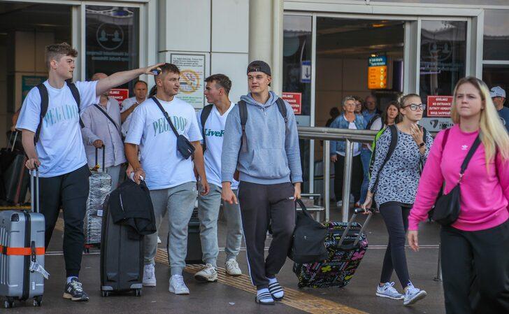 Ruslar ülkelerinden kaçıyor! Antalya için satılan son biletin fiyatı dudak uçuklattı G3