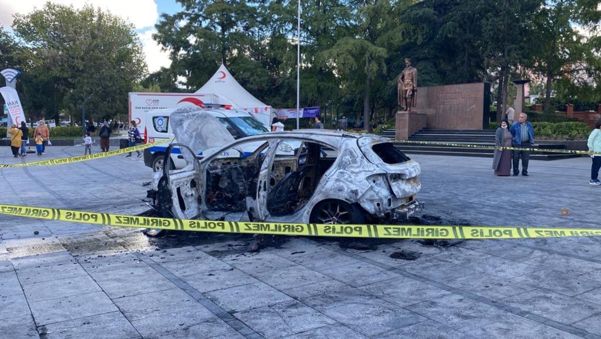 Tekirdağ'da bir kişi &ccedil;alıştığı şirkete ait otomobili yaktı