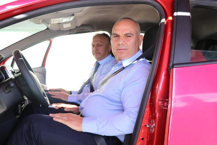 Niğde'de çiftçilere traktörlerine takmaları için reflektör dağıtıldı G5