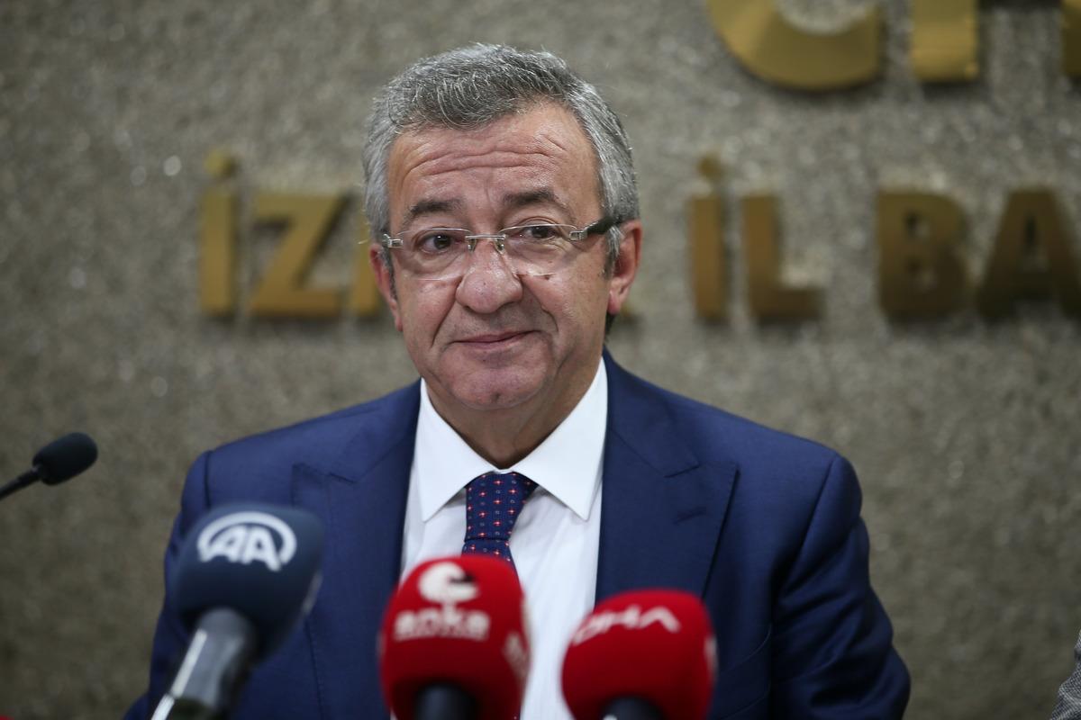 CHP Grup Başkanvekili Engin Altay, İzmir'de basın toplantısı d&uuml;zenledi: