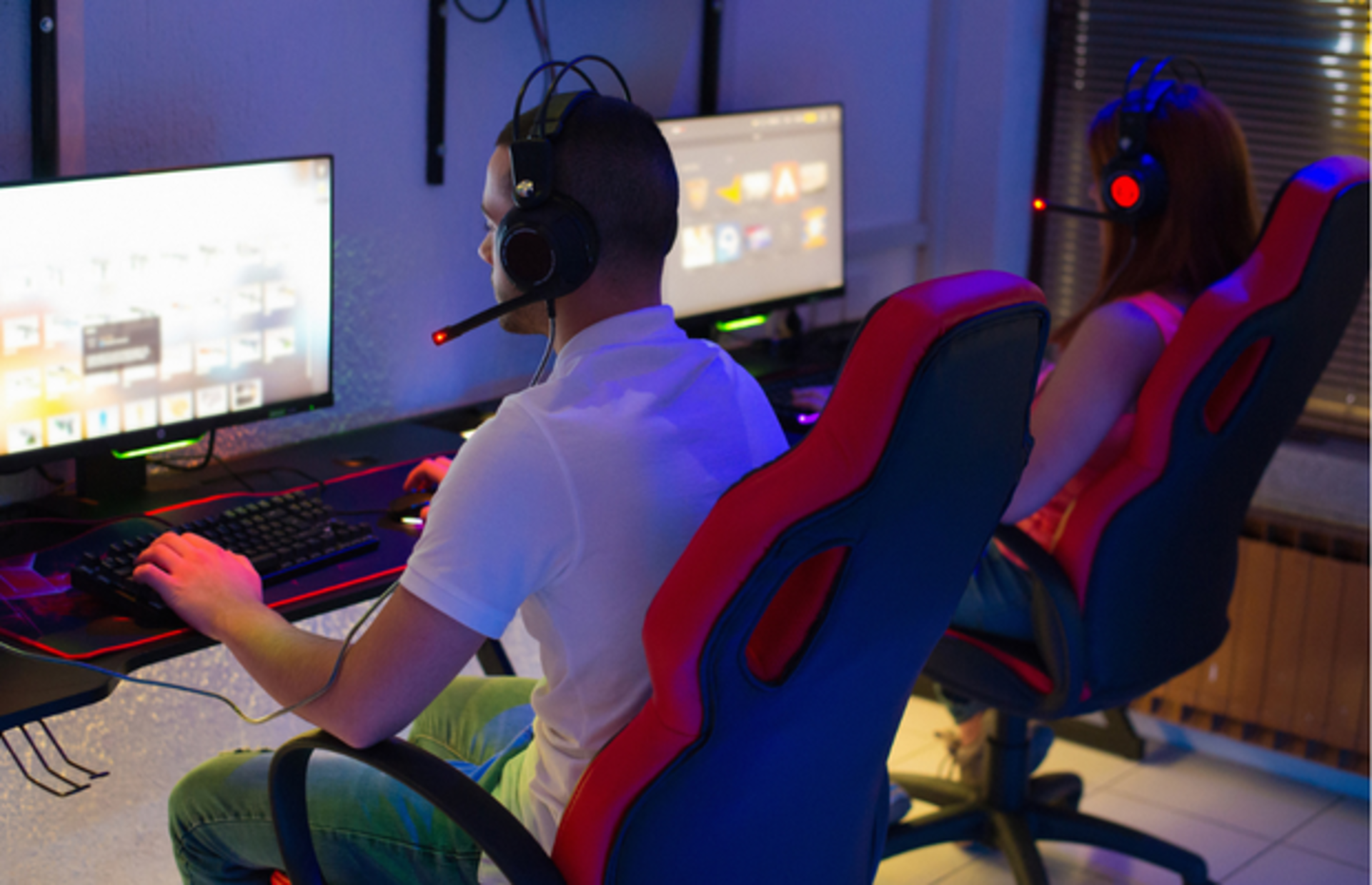 Sürekli bilgisayar başında oturanlar için ihtiyaçtan çok gereklilik olan kumaş oyuncu koltukları tavsiyeleri