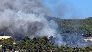 Antalya'daki orman yangını kontrol altına alındı! Evler ve seralar zarar gördü...