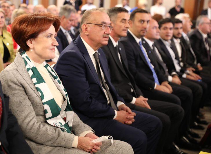 İYİ Parti Genel Başkanı Akşener, partisinin "Bursa İş Dünyası Büyük Buluşması"na katıldı G1