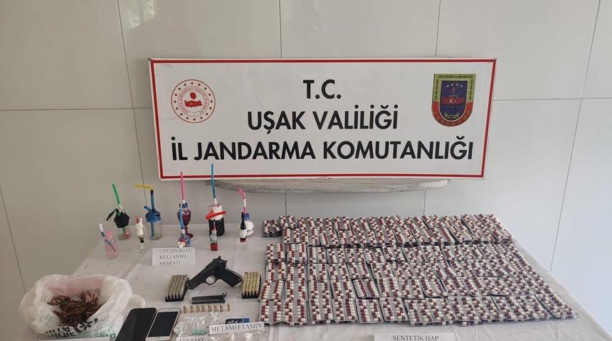 Uşak'ta uyuşturucu operasyonlarında yakalanan 2 şüpheli tutuklandı