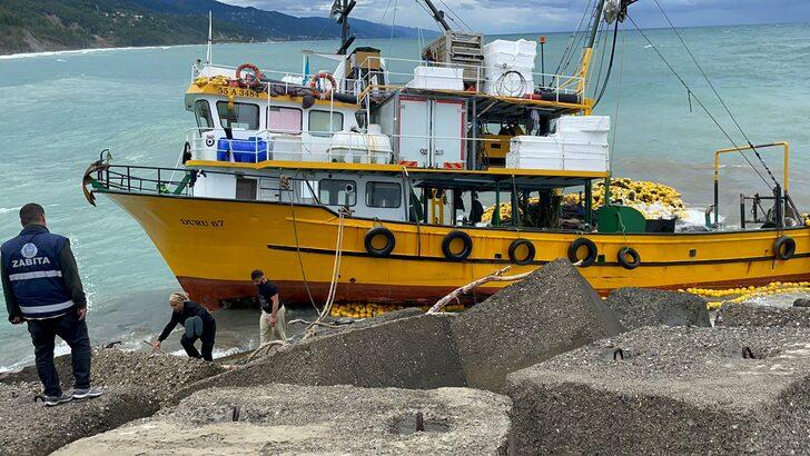 Kastamonu'da balıkçı teknesi karaya oturdu G1