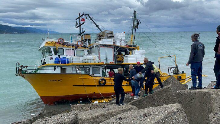 Kastamonu'da balıkçı teknesi karaya oturdu G2
