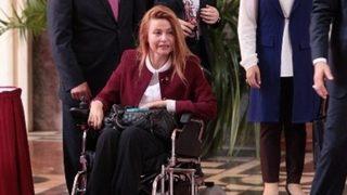 Tekerlekli sandalyesiyle meclise gelip kaydını yaptırdı