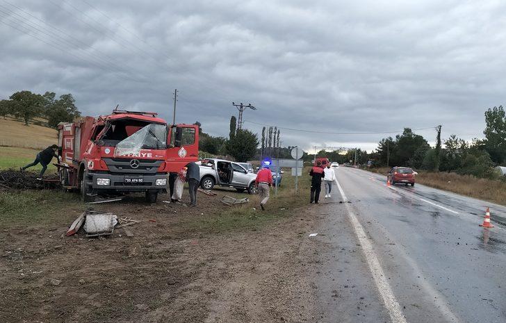 Samsun'da itfaiye aracı şarampole devrildi, 2 itfaiye eri yaralandı G1