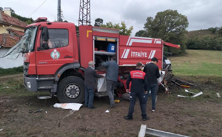 Samsun'da itfaiye aracı şarampole devrildi, 2 itfaiye eri yaralandı G4
