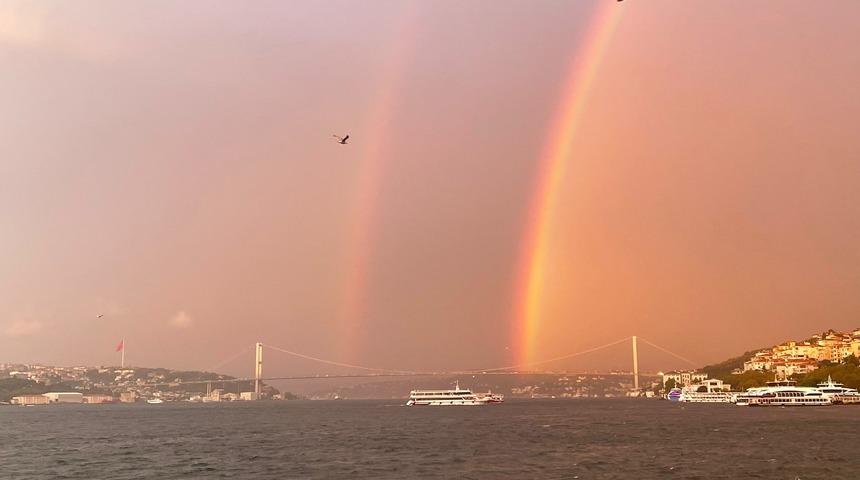 İstanbul'da çifte gökkuşağı sürprizi! Kartpostallık görüntüler oluştu