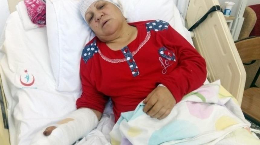 Önce sandalyeyle saldırdı, sonra baltayla