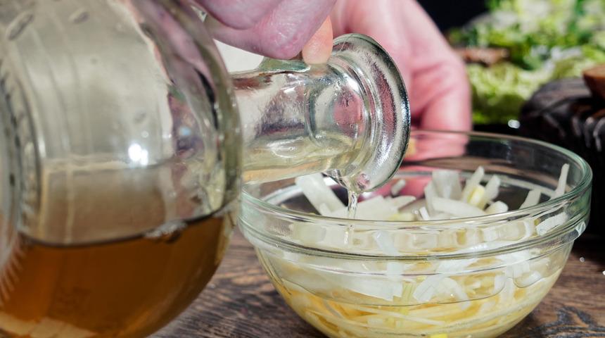 Soğan suyu ile elma sirkesini karıştırın her gün sürün: Etkisi inanılmaz! Cilt lekelerinden eser kalmaz