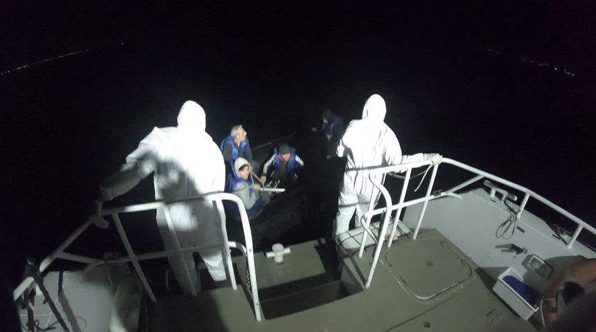 Ayvalık açıklarında geri itilen bottaki 6 kişi kurtarıldı