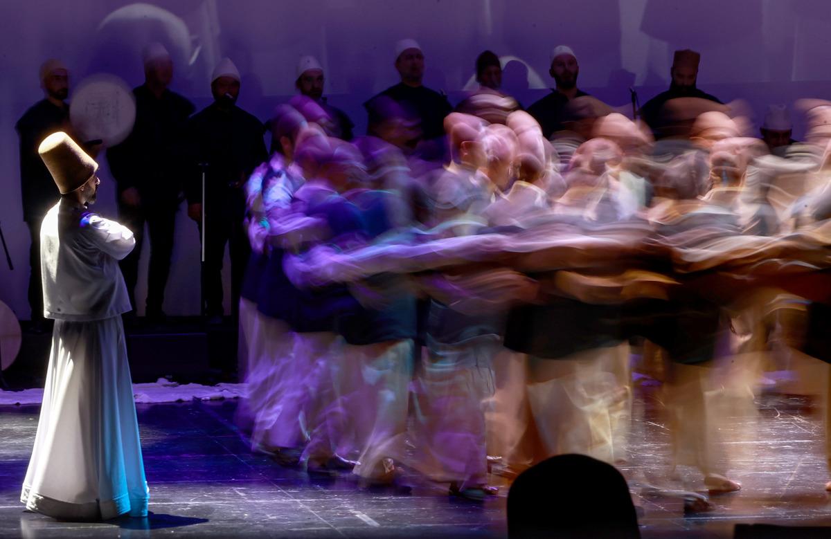 350 yıllık tekke k&uuml;lt&uuml;r&uuml; "Devran-ı Şerif", AKM'de seyirciyle buluştu