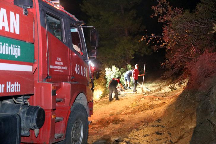 GÜNCELLEME - Muğla Ula'da çıkan orman yangını söndürüldü G4