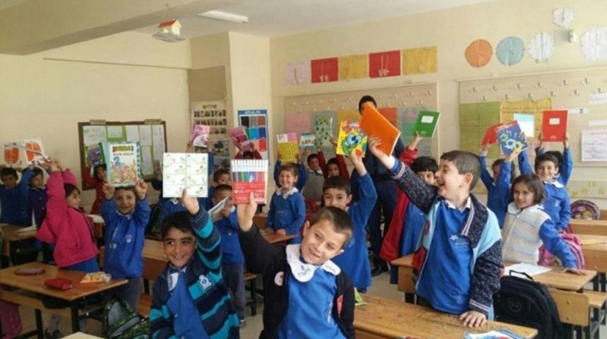 25 Kasım tatil mi? Öğrenciler "Cuma okullar tatil mi?" sorusuna yanıt arıyor